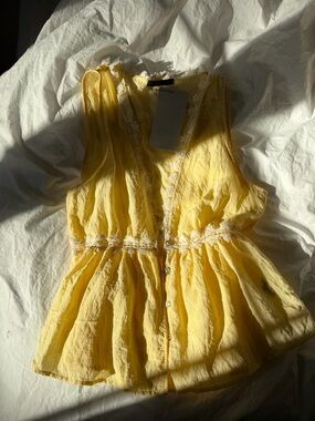 NWT Zara Sleeveless Button-Front Lace Trim Top